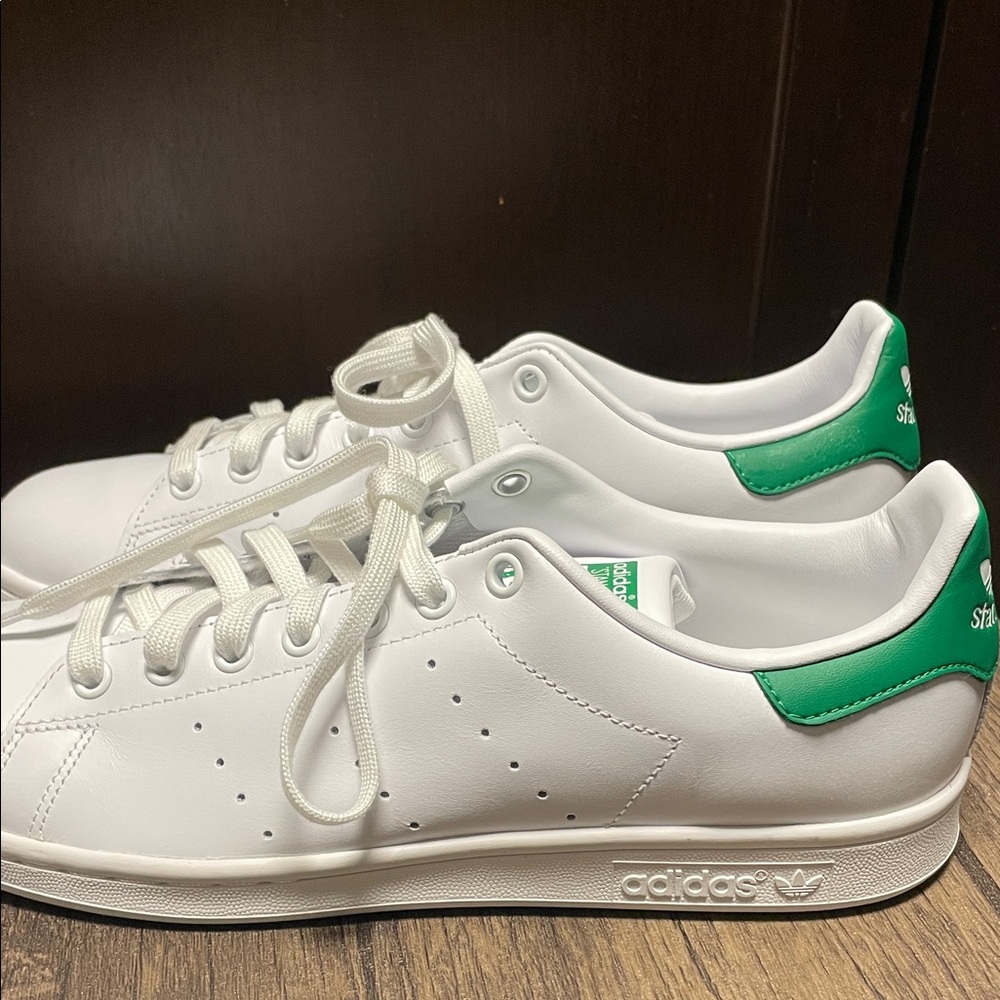 Adidas Classic White and Green Shoes 9.5